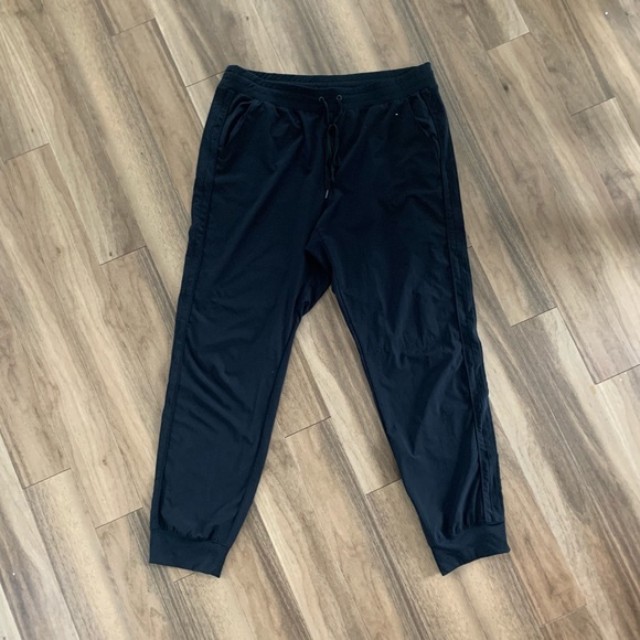 Lightweight GAP Fit joggers - Picture 1 of 3